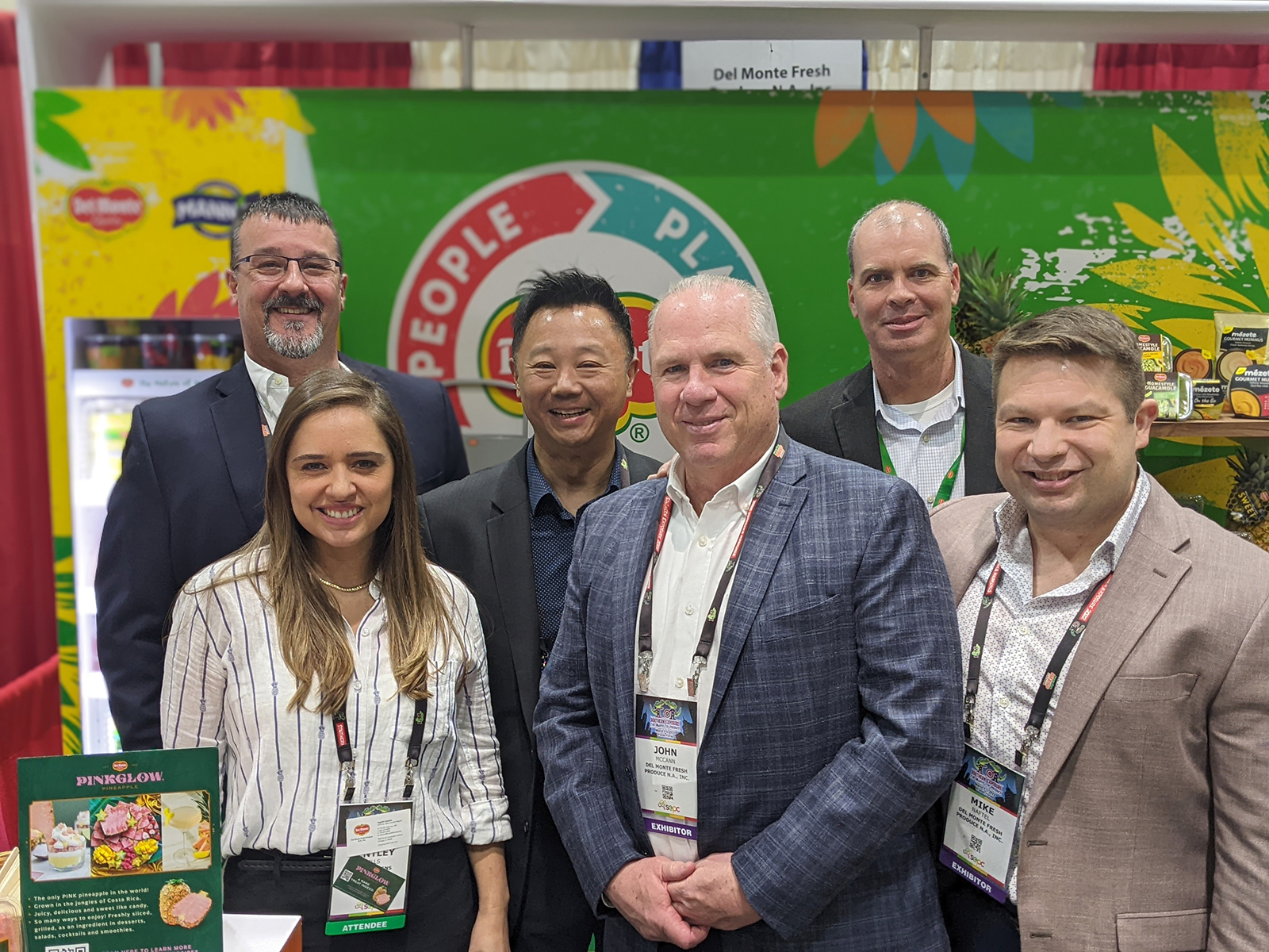 Ingrid Lozano, Kirk Marquardt, Tim Kwan, John McCann, Jeff Murray and Mike Naftel of Del Monte Fresh Produce.