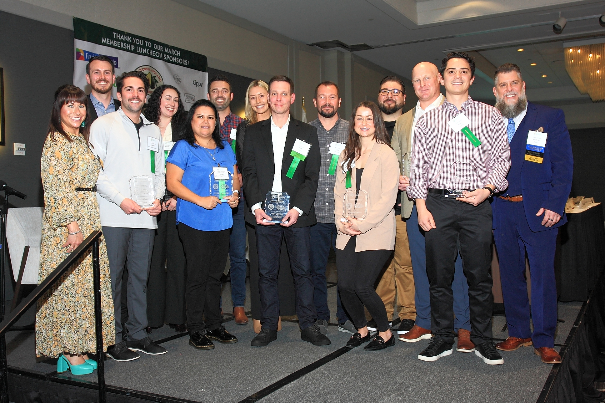 2022 FPFC Apprentices flanked by Apprentice Taskforce Chair Rachelle Schulken and 2023 FPFC Chair Michael Schutt of Raley’s.