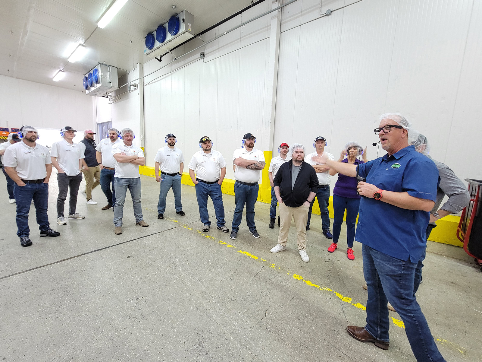 The class listens on as Chris Elmer shares his asparagus knowledge.