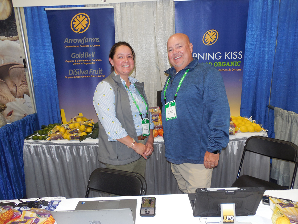 Nelly Czajkowski of DiSilva Fruit with Chuck Reeves of Gold Bell Inc.
