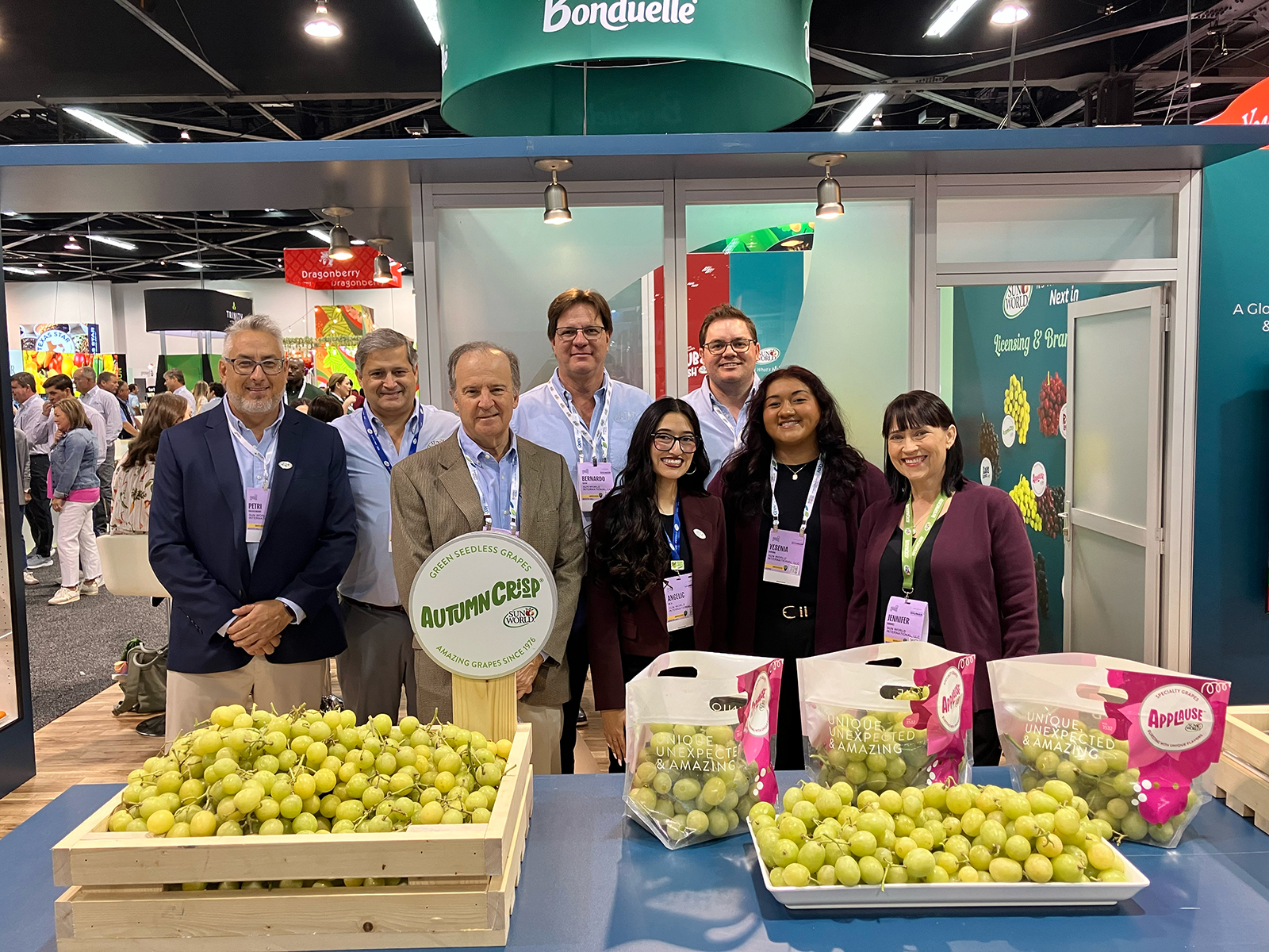 Petri Van Der Merwe, Gerardo Lugo, David Marguleas, Bernardo Calvo, Angelic Meza, Zach Cason, Yesenia Ventura and Jennifer Sanchez of Sun World International. 