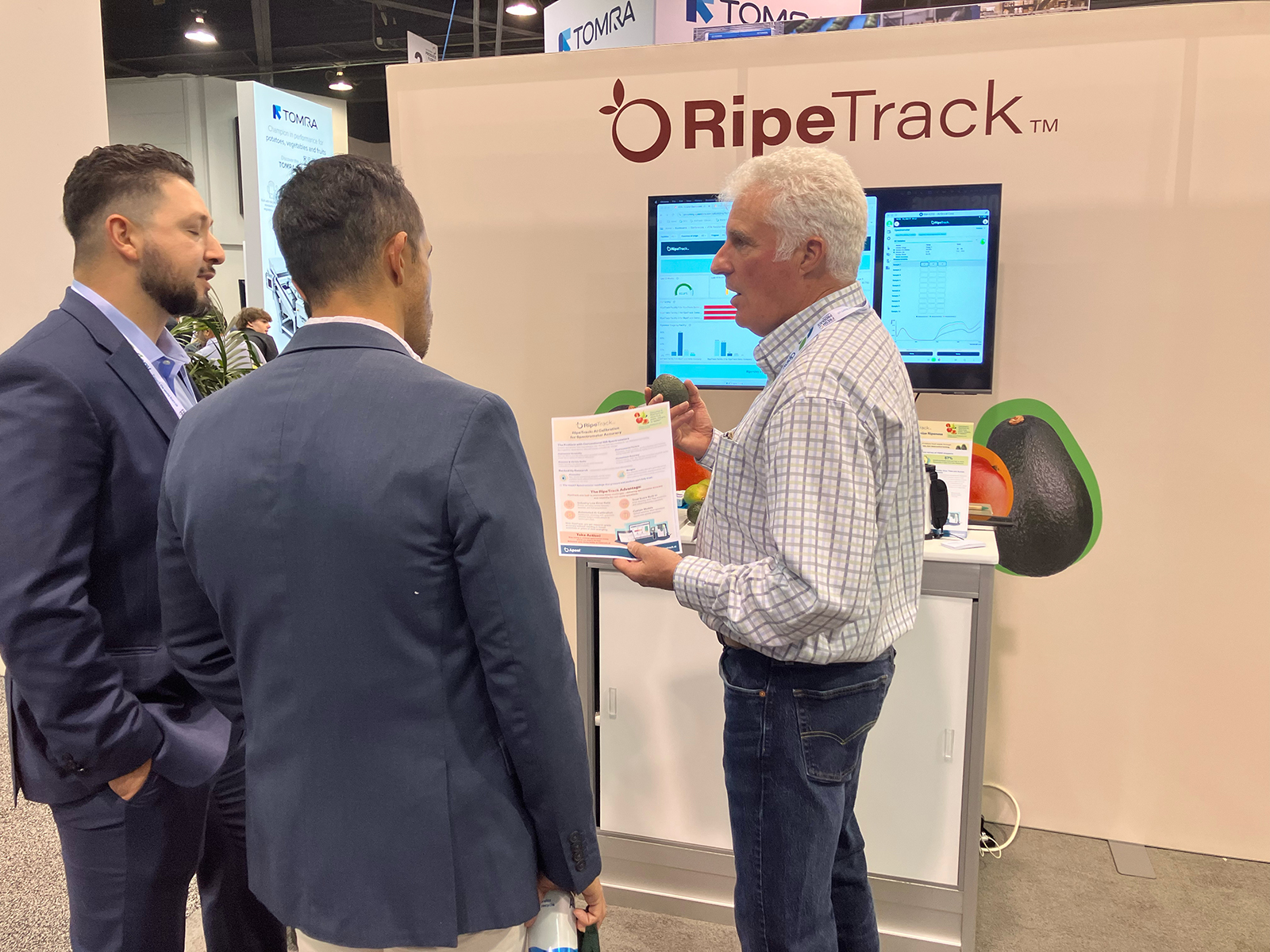 Dave Giannini of Apeel giving a demonstration on the show floor.