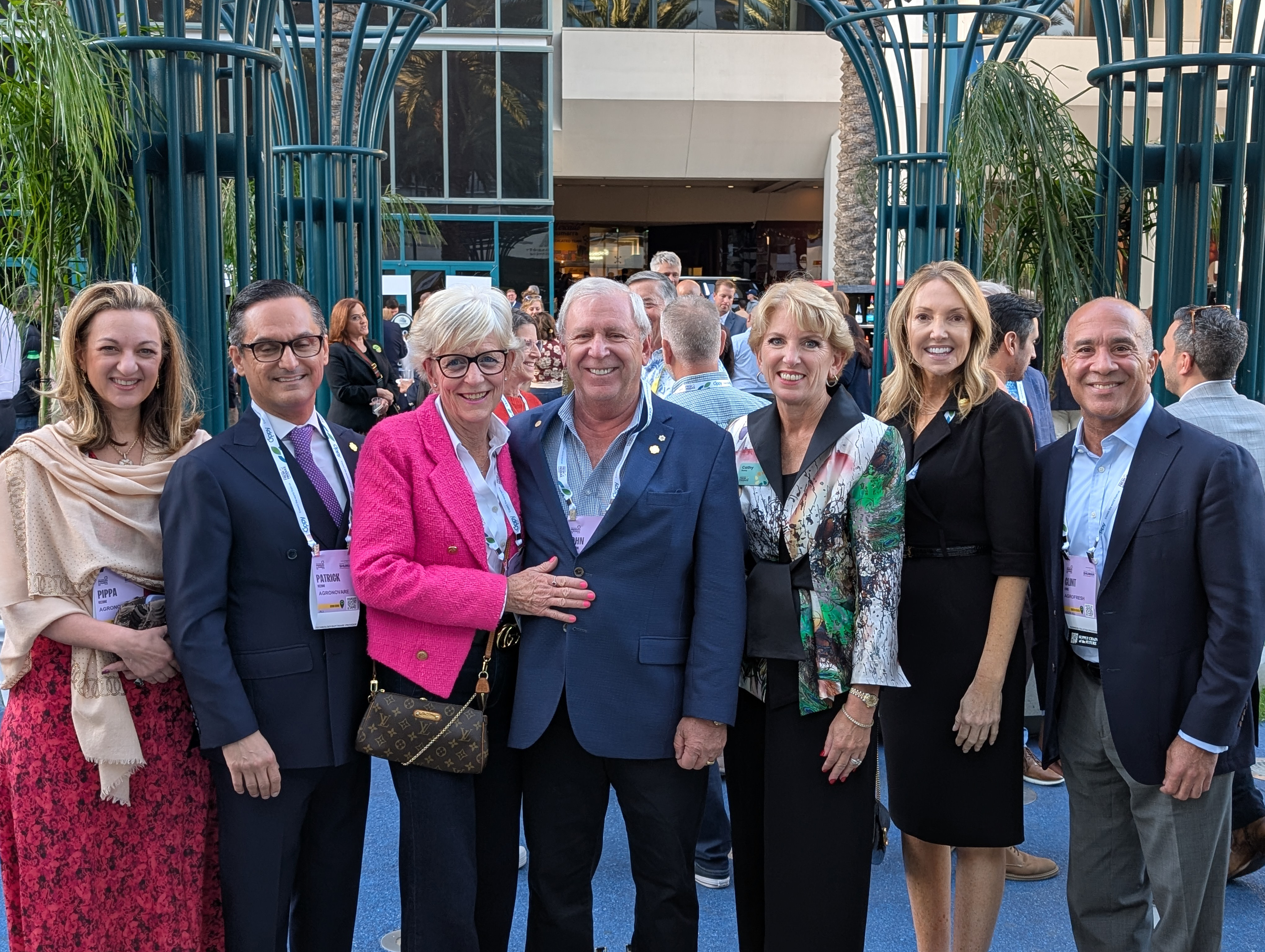 Pippa and Patrick Vizzone of Agronovare, Jo-Anne and John Anderson of Oppy, Cathy Burn of IFPA, Tammy Deboer of Harris-Teeter Super Markets and Clint Lewis of Agrofresh.