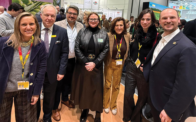 Ana de Quadros Fraile of Fruit Attraction, David Ruetz of Messe Berlin, Vicente Salas of Messe Berlin Mexico, Jessica Keller of IFPA, María José Sanchez and Natividad López of Fruit Attraction and Greg Palmer of CPMA.
