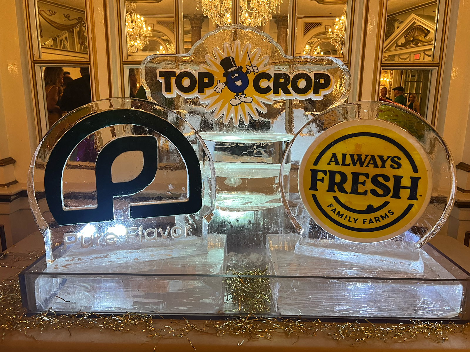 The cocktail hour sponsors included Top Crop (Donio), Pure Flavor and Always Fresh Family Farms.