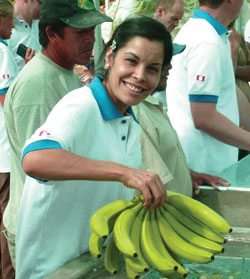 3Peruvian-banana-worker